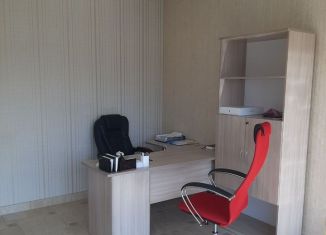 Сдаю в аренду офис, 10 м2, Элиста, улица Балакаева, 8