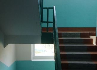 Продам 2-ком. квартиру, 50 м2, Чебоксары, улица Ахазова, 1