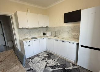 Сдам в аренду 1-ком. квартиру, 40 м2, деревня Малые Вязёмы, жилой комплекс Высокие Жаворонки, 10