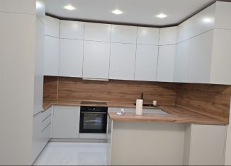 Сдается в аренду двухкомнатная квартира, 75 м2, Грозный, улица Умара Димаева, 14