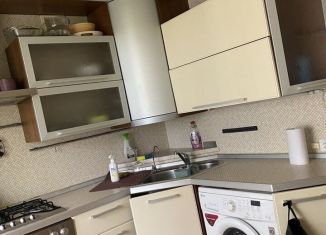 Продаю 3-комнатную квартиру, 73.5 м2, Кириши, улица Строителей, 16