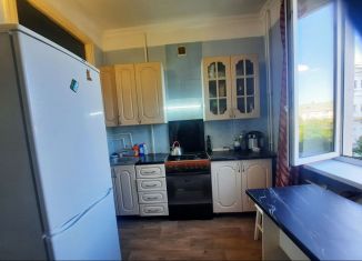 Продается 2-комнатная квартира, 48 м2, Магнитогорск, улица Горького, 19