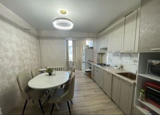 Продается 1-комнатная квартира, 58 м2, Оренбург, улица Шевченко, 249/2