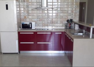 Сдаю 1-ком. квартиру, 55 м2, посёлок городского типа Кореиз, Алупкинское шоссе, 58