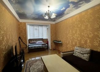 Сдается в аренду однокомнатная квартира, 50 м2, Махачкала, улица Гайдара Гаджиева, 12А, Кировский внутригородской район