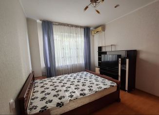 Сдам в аренду 1-комнатную квартиру, 38 м2, Краснодар, Ставропольская улица, 107/8