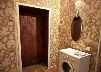 Продажа 3-ком. квартиры, 57 м2, Санкт-Петербург, улица Бабушкина, 61, метро Пролетарская