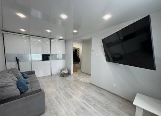 Продаю 2-комнатную квартиру, 44.4 м2, Мурманск, улица Адмирала Флота Лобова, 28, Ленинский округ