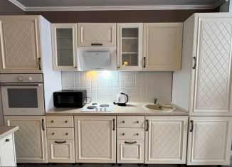 Сдается в аренду трехкомнатная квартира, 84 м2, Сочи, Троицкая улица, 66