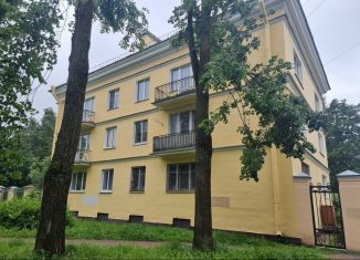 Сдам 2-ком. квартиру, 70 м2, Петергоф, Санкт-Петербургский проспект, 54