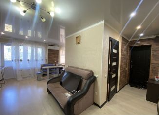 Сдаю в аренду 2-ком. квартиру, 40 м2, Усть-Лабинск, улица Дружбы, 21