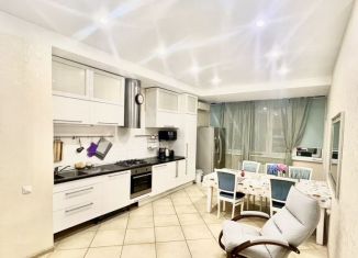 Сдается трехкомнатная квартира, 115 м2, Сочи, Дивноморская улица, 17А, микрорайон Бытха