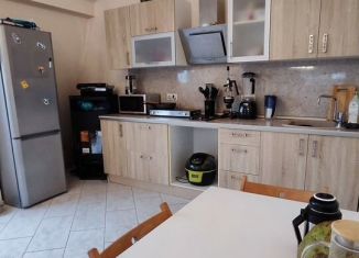 Сдам в аренду 3-ком. квартиру, 80 м2, Сочи, Яблочная улица, 2А, микрорайон Мамайка