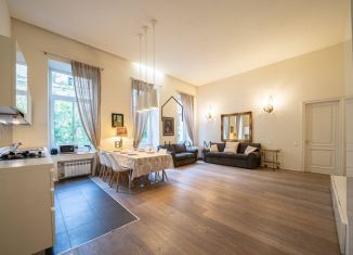 Аренда 3-ком. квартиры, 100 м2, Санкт-Петербург, набережная реки Мойки, 40, метро Адмиралтейская