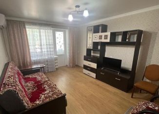 Сдача в аренду двухкомнатной квартиры, 48 м2, Усть-Лабинск, Октябрьская улица, 66