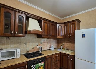 Сдается 2-ком. квартира, 56 м2, Сочи, улица Куйбышева, 5, микрорайон Черемушки