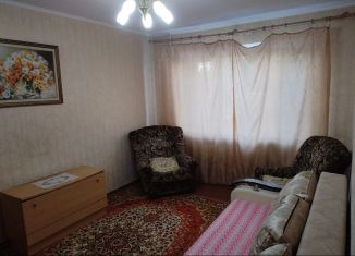 Сдаю 2-ком. квартиру, 45 м2, Азов, улица Ленина, 75
