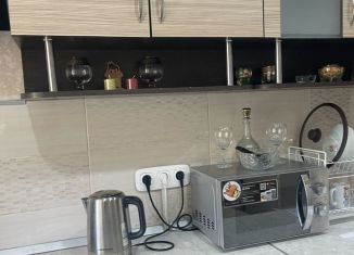 Сдам в аренду 2-ком. квартиру, 41 м2, Крымск, улица Фадеева, 23