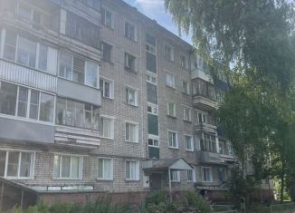 Продается 2-ком. квартира, 50 м2, Кирово-Чепецк, улица Ленина, 66к1