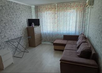 Сдам 1-ком. квартиру, 40 м2, поселок городского типа Афипский, улица 50 лет Октября, 98/1