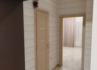 Продаю 1-ком. квартиру, 45.5 м2, Челябинск, Центральный район, улица Братьев Кашириных, 156