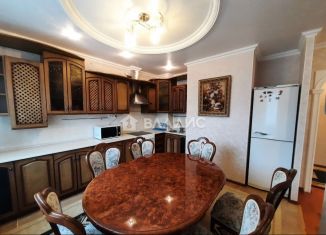 Сдам двухкомнатную квартиру, 68.3 м2, Тобольск, 9-й микрорайон, 11