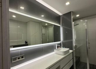 Продается 3-ком. квартира, 80 м2, Астрахань, улица Набережная Приволжского Затона, 4, ЖК Адмирал