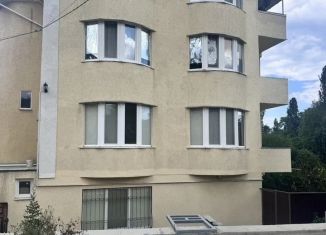 Продаю двухкомнатную квартиру, 63 м2, Алушта, улица 60 лет СССР, 3Е