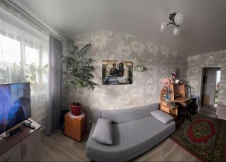 Продается 2-ком. квартира, 38.1 м2, поселок городского типа Белоярский, Трактовая улица, 12