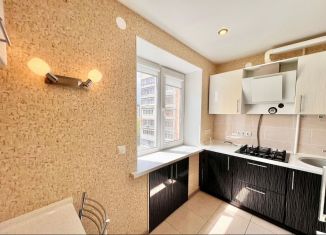 Продается 2-ком. квартира, 56 м2, Тула, улица Макаренко, 13к4, Привокзальный территориальный округ