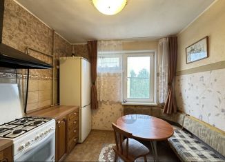 Продается трехкомнатная квартира, 69.3 м2, Петергоф, Бобыльская дорога, 57