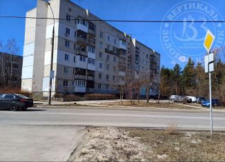 Продам 2-ком. квартиру, 40.7 м2, Дзержинск, Молодёжная улица, 19