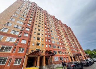 Продам 2-комнатную квартиру, 69 м2, Серпухов, улица Фрунзе, 12