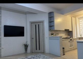 Сдам в аренду 2-ком. квартиру, 58 м2, Махачкала, Хивская улица, 27В