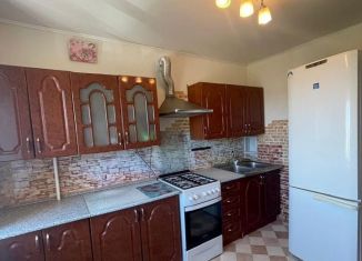 Сдам в аренду 4-комнатную квартиру, 92 м2, Туймазы, улица Комарова, 28/2