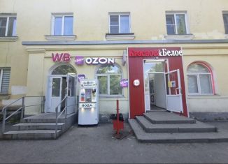 Продаю торговую площадь, 204 м2, Копейск, улица Братьев Гожевых, 3