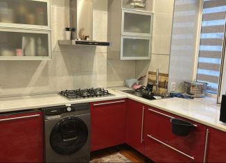 Продается 3-ком. квартира, 73 м2, Махачкала, улица Заманова, 4