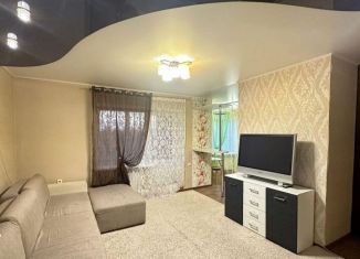 Сдаю в аренду 1-ком. квартиру, 40 м2, Елабуга, улица Марджани, 7Б