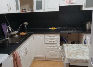 Сдаю 3-ком. квартиру, 57 м2, Кингисепп, улица Воровского