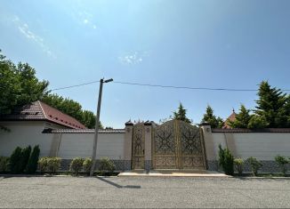 Продаю дом, 400 м2, Аргун, улица Хатаева