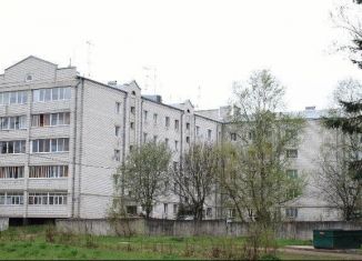 Продажа трехкомнатной квартиры, 93 м2, посёлок городского типа Новозавидовский, Октябрьская улица, 1