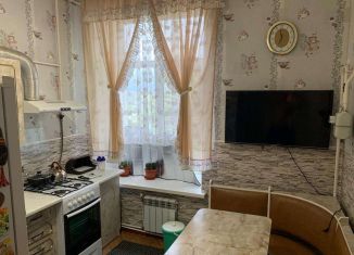 Сдам в аренду трехкомнатную квартиру, 78 м2, Алушта, улица Туристов, 9