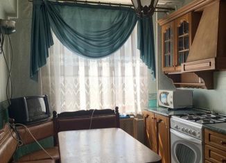 Сдается трехкомнатная квартира, 68 м2, Плавск, улица Победы, 46