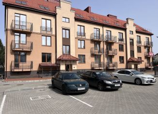 Продажа 3-ком. квартиры, 85 м2, Калининградская область, улица Генерала Раевского, 5