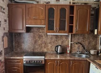 Сдается в аренду однокомнатная квартира, 37 м2, Петергоф, улица Путешественника Козлова, 7