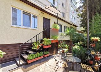 Сдается 3-ком. квартира, 80 м2, посёлок городского типа Партенит, Фрунзенское шоссе, 10