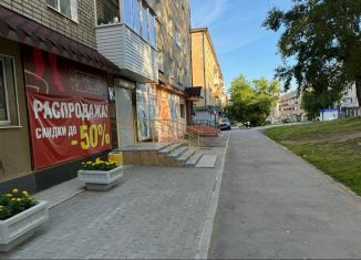 Сдача в аренду торговой площади, 81.9 м2, Кировград, улица Свердлова, 68