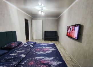 Продам 1-ком. квартиру, 35 м2, Каменск-Шахтинский, улица Ворошилова, 1