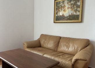 Сдам 3-ком. квартиру, 120 м2, Ялта, улица Калинникова, 4