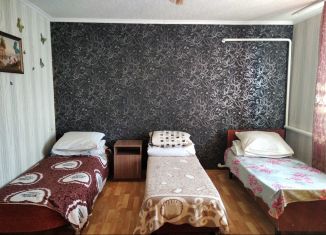 Сдается в аренду комната, 30 м2, Краснодарский край, улица Горького, 18